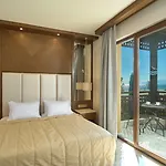 Mediterranean Village & 5* Paralía