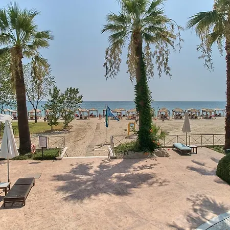 Complex Mediterranean Village & Paralía