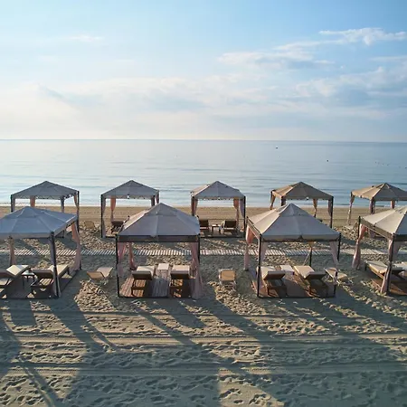 Mediterranean Village & 5* Paralía