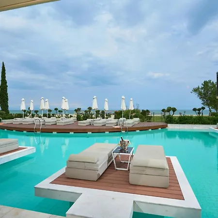 Mediterranean Village & 5*