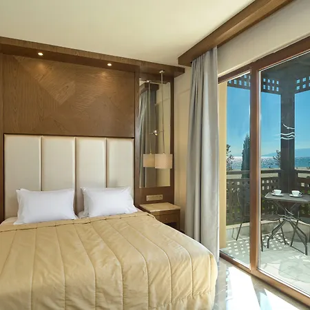 Mediterranean Village & 5* Paralía